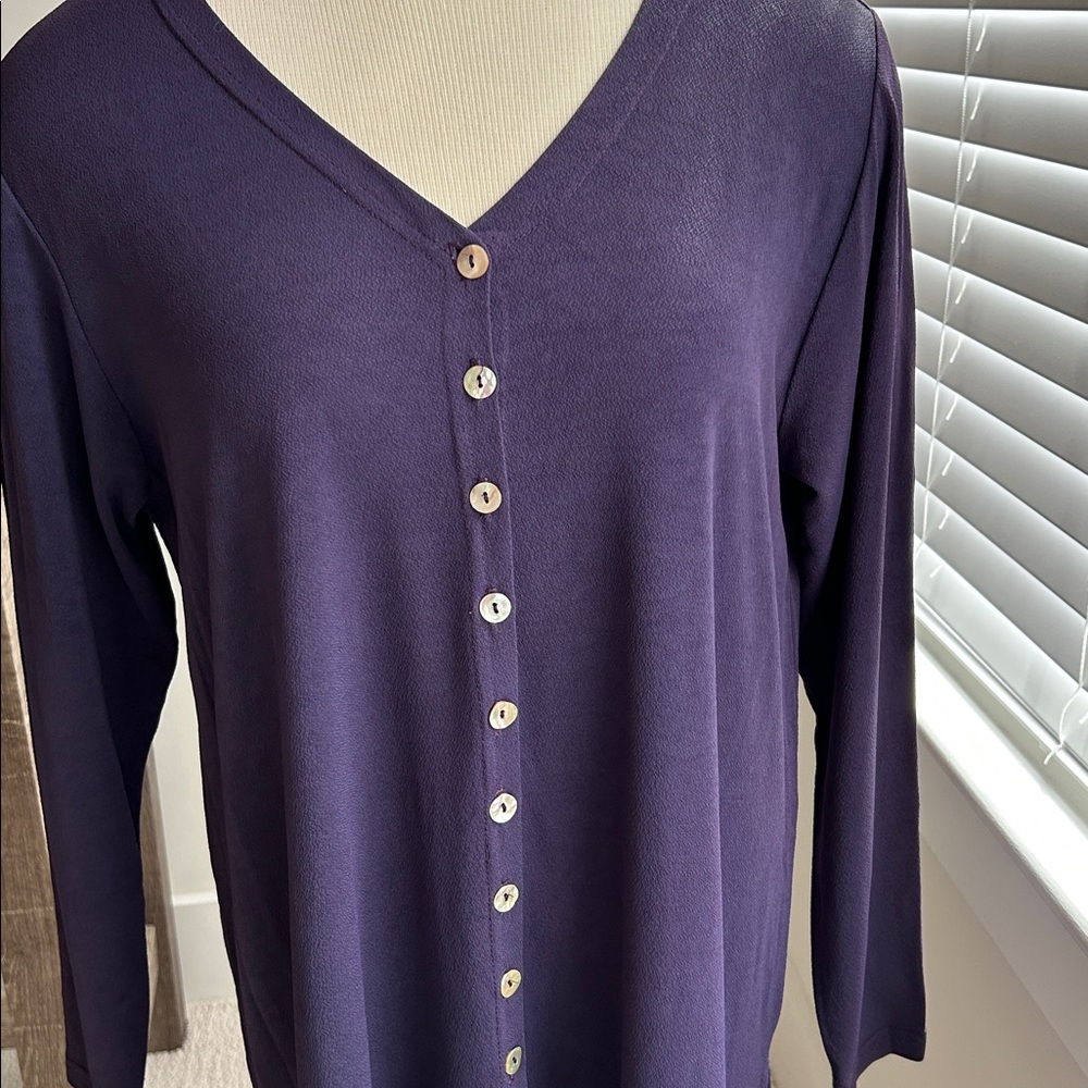 Carole Little Violet Long Sleeve Crepe Button Down Top, Size M/L.